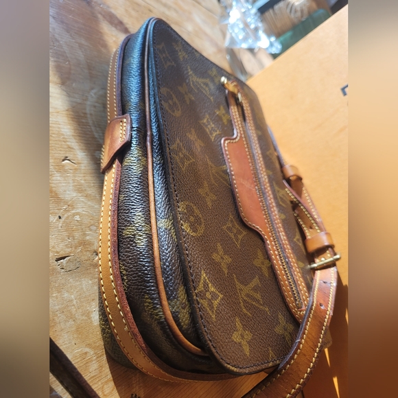 Louis Vuitton St. Germain Crossbody Uimisex Bag - Picture 2 of 4